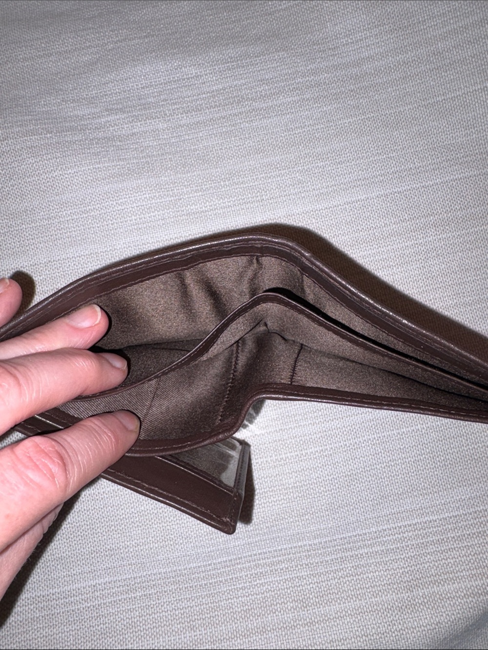 Mens Stone Mountain Leather Wallet - Picture 4 of 8